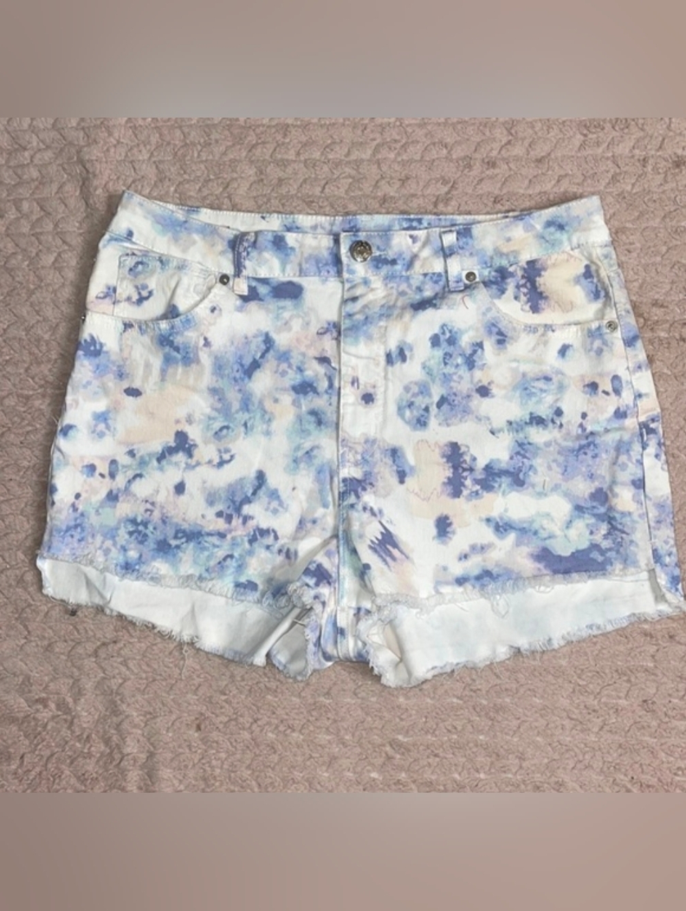 Size 16 high-rise Women’s blue/purple/light pink and white tie-dye shorts NWOT